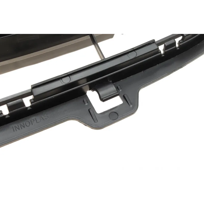 Решітка бампера BMW 1 (F21) 11-19 (посередині)