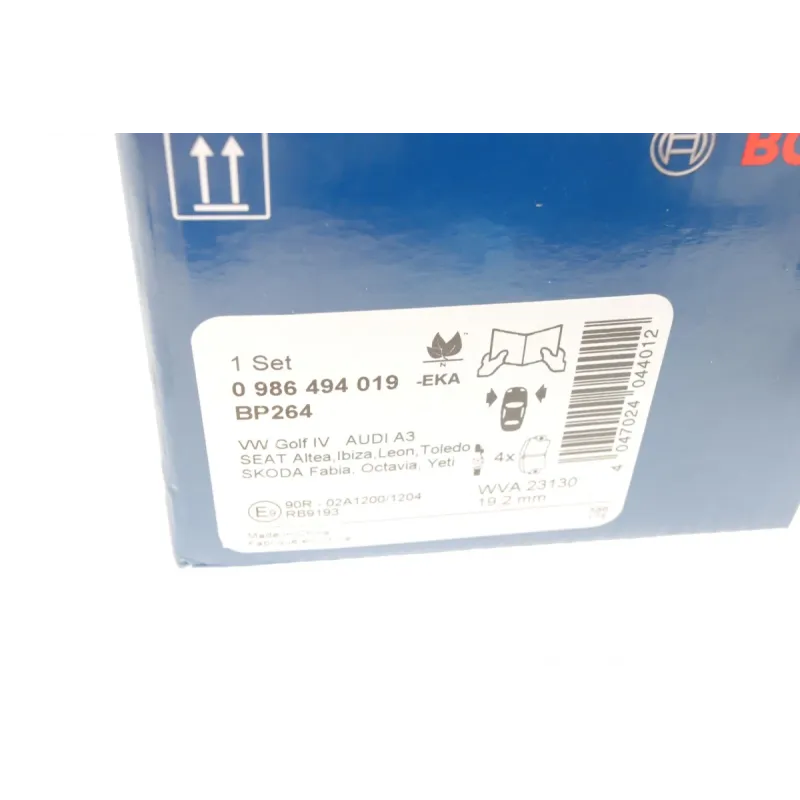 Комплект передніх гальмівних колодок BOSCH 0 986 494 019 для Audi A3, Skoda Octavia, VW Golf (+датчик) 146x54.7x19.5 мм