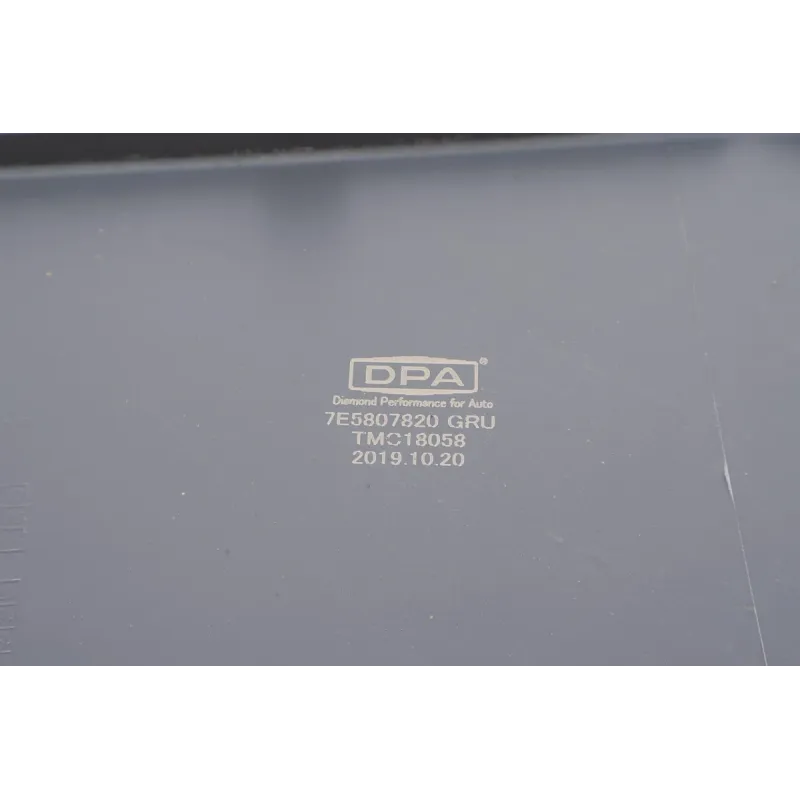 Вставка бампера права DPA 88071175502 для Volkswagen T5 Multivan/Transporter 2003-2015
