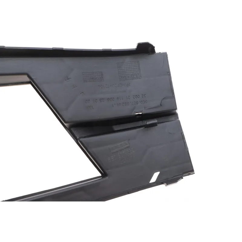 Вставка бампера права DPA 88071807702 для Skoda Octavia III 2012-2020 (під протитуманку)