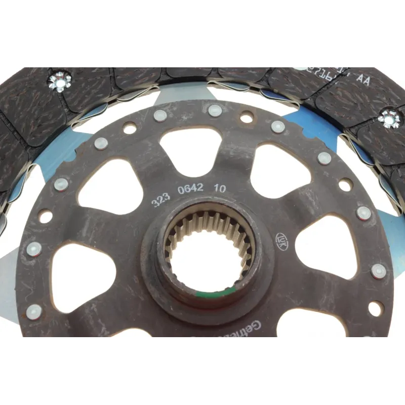 Комплект зчеплення LuK 623 3238 00 для BMW 1 (E81) 118i 143 к.с. 2006-2012, 3 (E90) 320i 150 к.с. 2005-2007, X3 (E83) 2.0i 150 к.с. 2005-