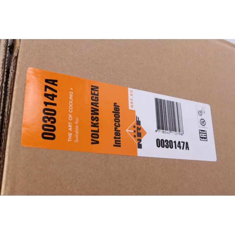 Радіатор інтеркулера NRF 30147A для Volkswagen Passat B5/B5.5 2000-2005, Skoda Superb 1 2001-2008