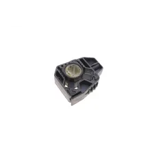 Кронштейн радіатора нижній VIKA 11210260401 для Skoda Fabia, VW Polo, Seat Ibiza 2002-2012