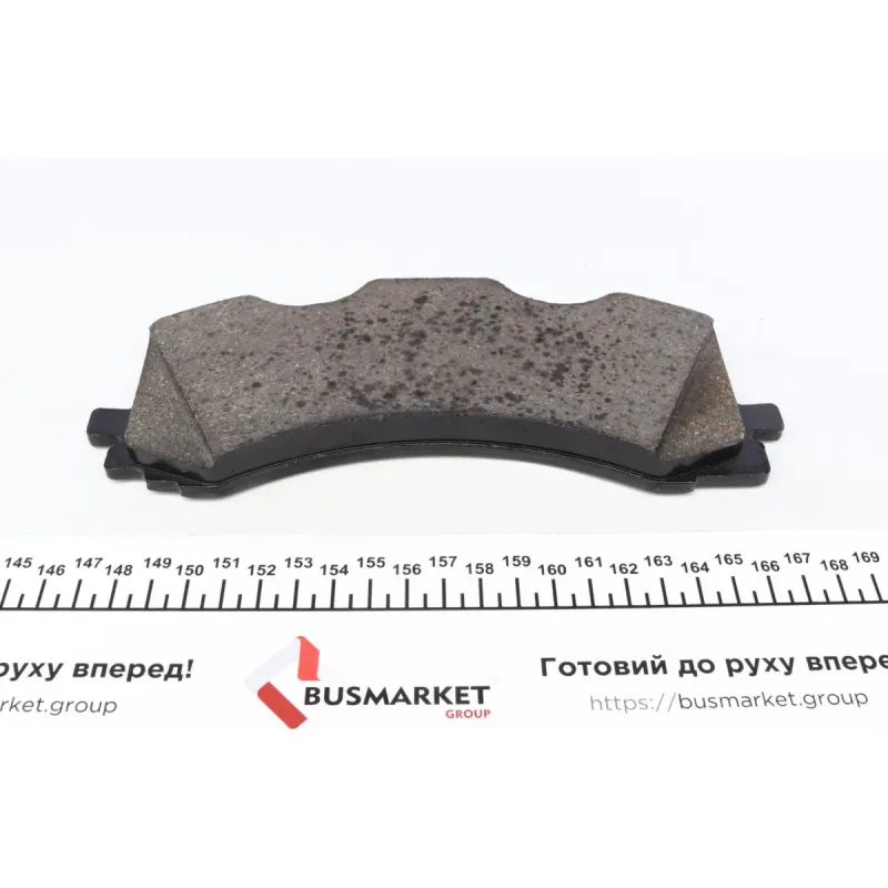 Колодки гальмівні (передні) Audi A6/A7/A8/Q7/Q8/VW Touareg 17- (Akebono) (з аксесуарами)