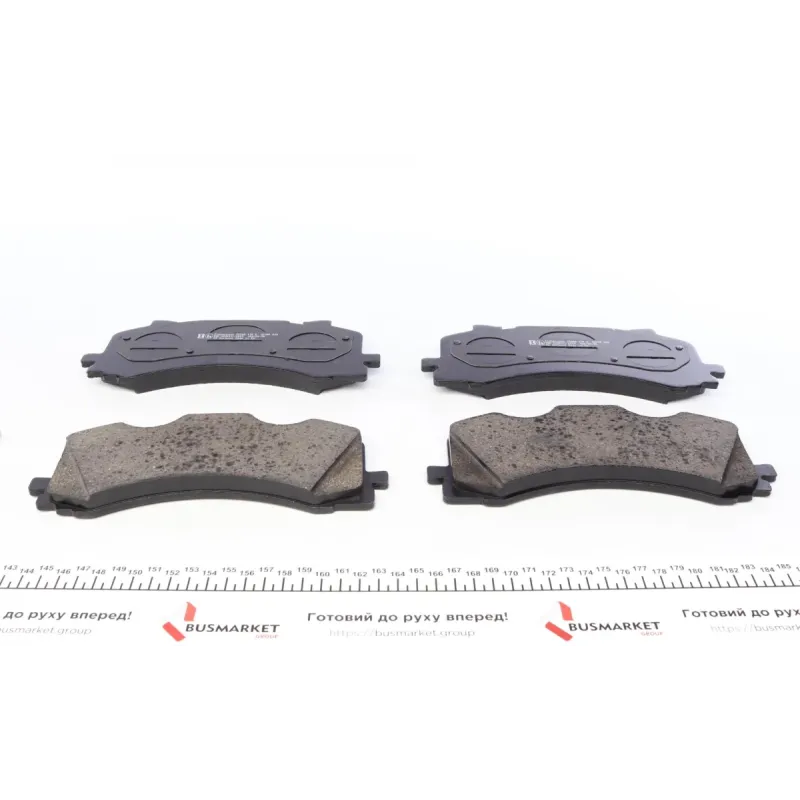 Колодки гальмівні (передні) Audi A6/A7/A8/Q7/Q8/VW Touareg 17- (Akebono) (з аксесуарами)